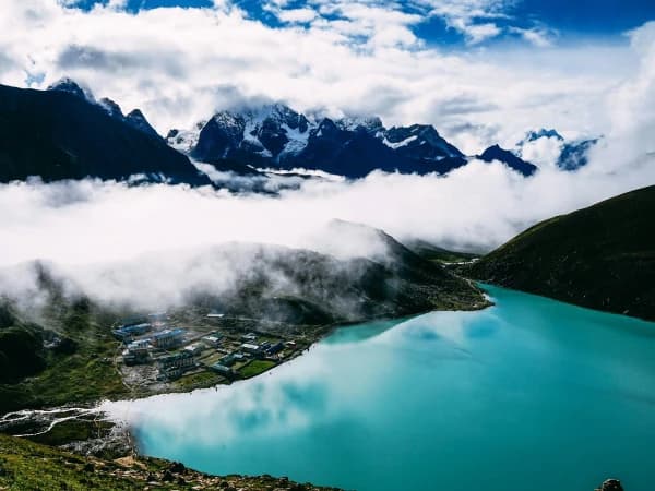 Gokyo Lake Valley